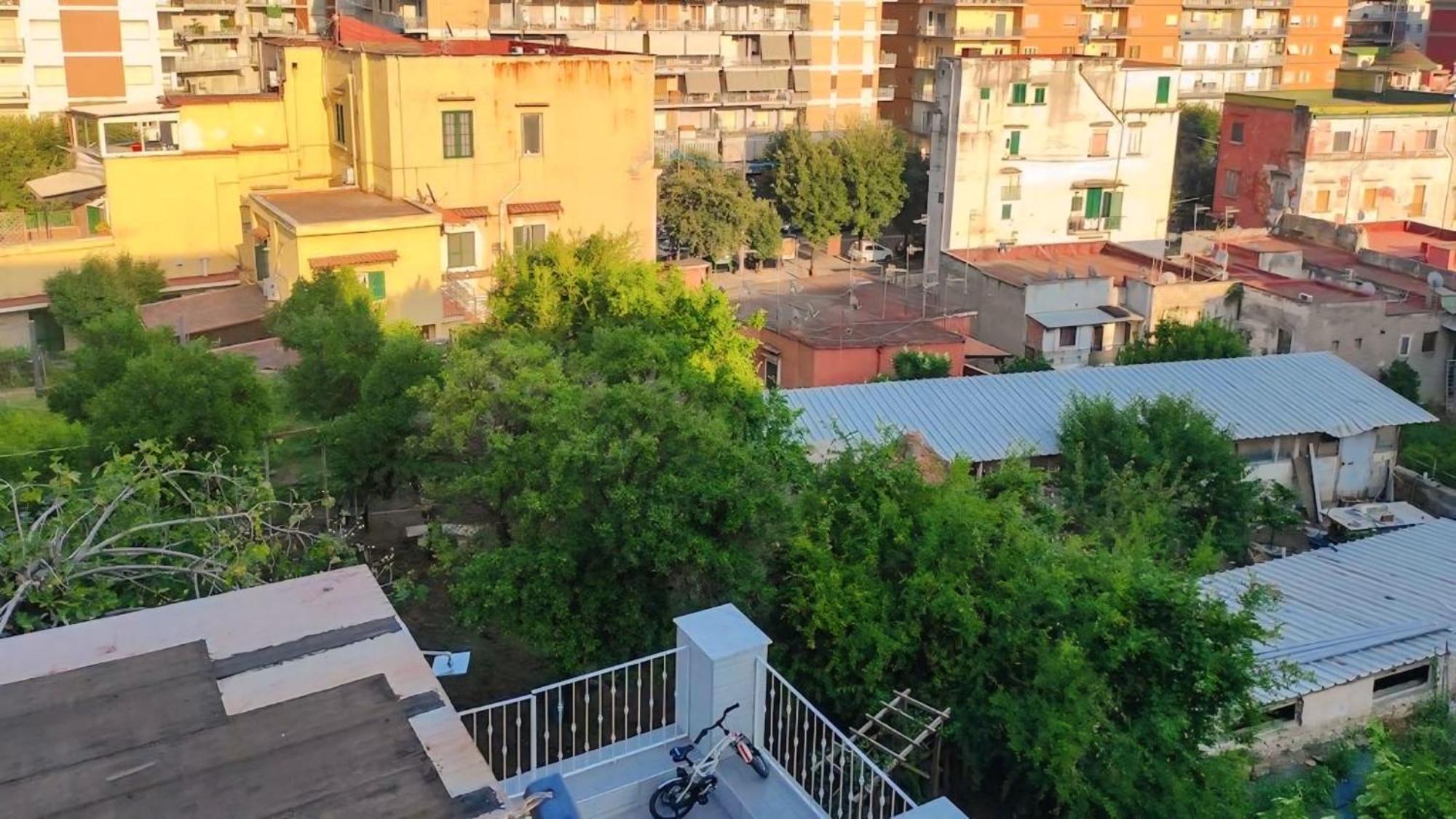 Tra I Giardini Della Scalinata Di San Gennaro Apartment